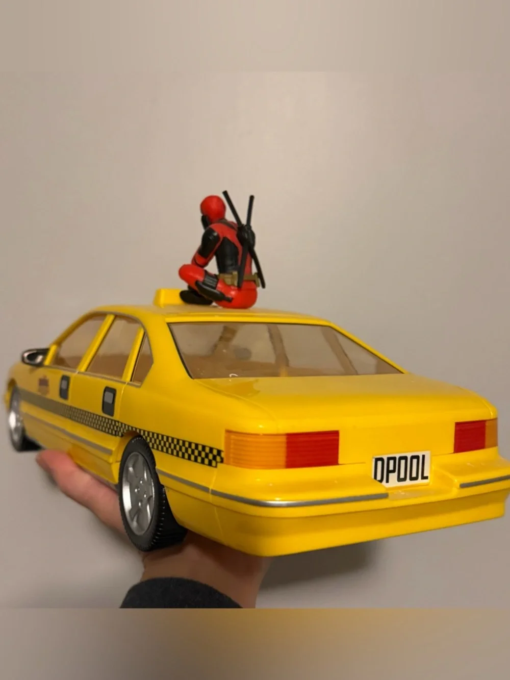 Deadpool and Wolverine Collectible Theater Taxi Popcorn bucket - Picture 7 of 8